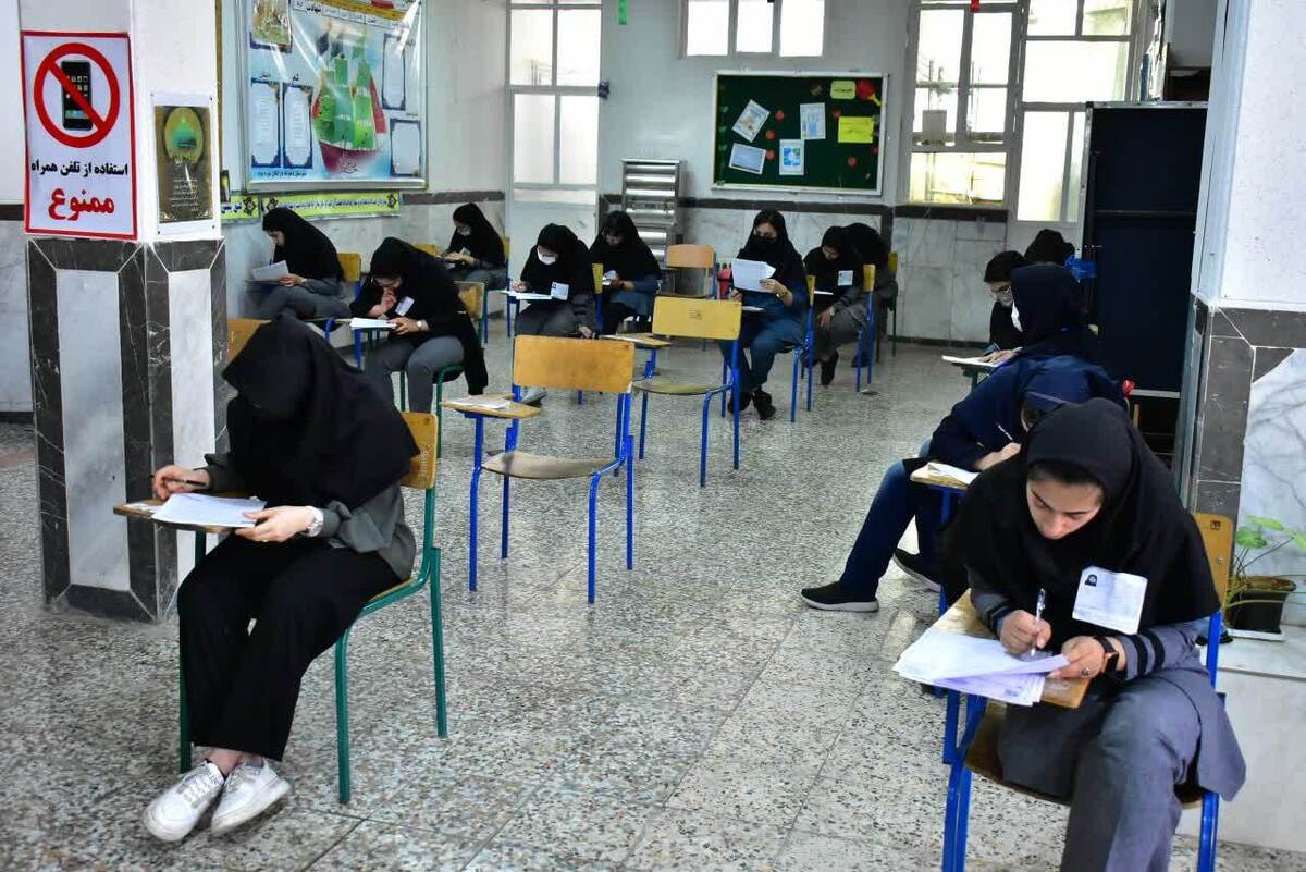 سخنگوی کمیسیون آموزش و تحقیقات مجلس گفت: نماینده وزارت آموزش و پرورش با حضور در این کمیسیون، ضمن ارائه گزارشی درباره نحوه برگزاری آزمون‌ها توسط این وزارتخانه به شبهات مطرح‌شده در مورد تقلب در امتحانات پاسخ داد.