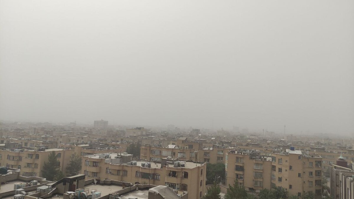 در این اینفوگرافی، نکات درباره رانندگی در هوای پر گرد و غبار را مشاهده می‌کنید.