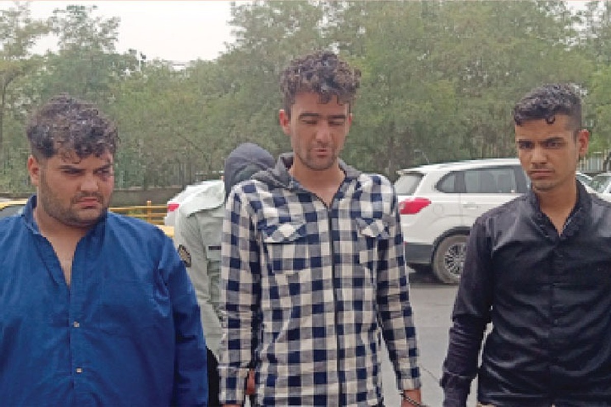 فرمانده انتظامی مشهد: یکی از متهمان دستگیر شده، با پابند الکترونیک اقدام به سرقت می‌کرد.