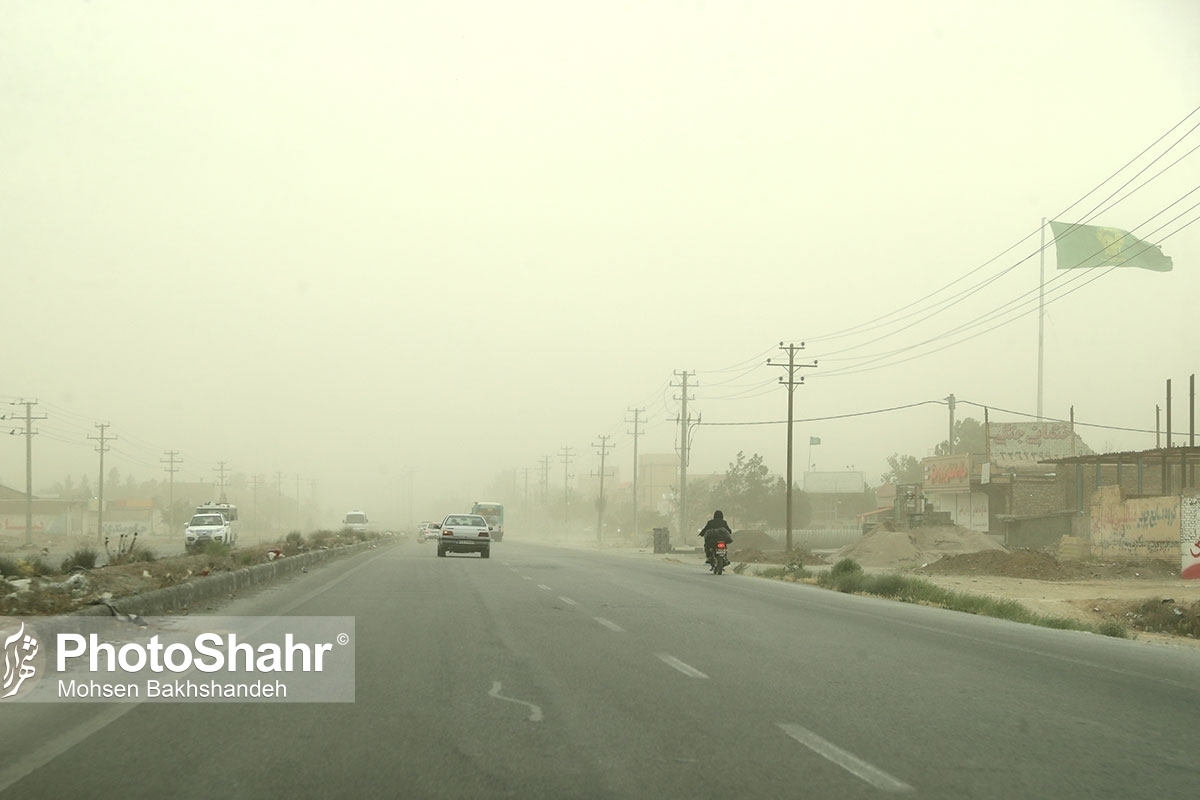 سازمان هواشناسی نسبت به وقوع رگبار و رعد وبرق و احتمال آبگرفتگی معابر در ۱۵ استان و خیزش گرد و خاک و کاهش کیفیت هوا در ۱۸ استان هشدار داد.