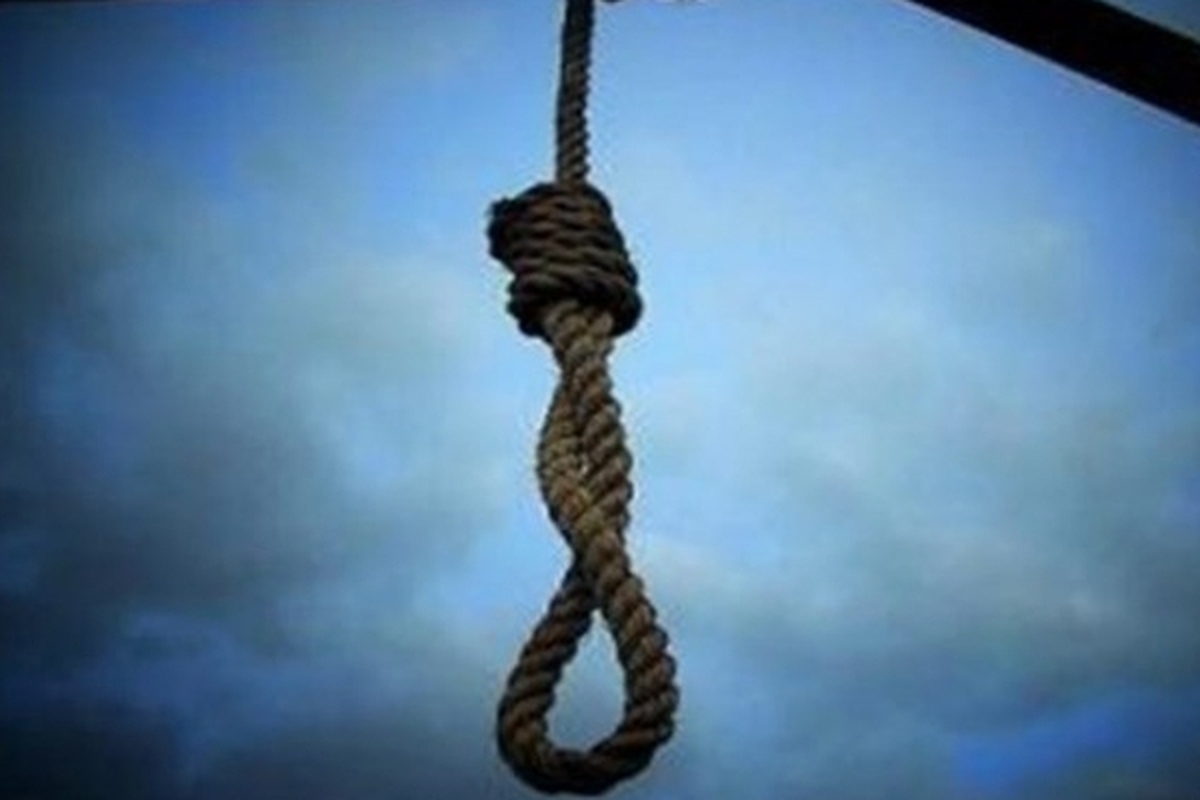 دادستان عمومی و انقلاب دزفول گفت: سارق متجاوزی که حین سرقت از یکی از منازل دزفول مرتکب زنای به عنف شده بود پس از تایید حکم قضایی به دار مجازات آویخته شد.