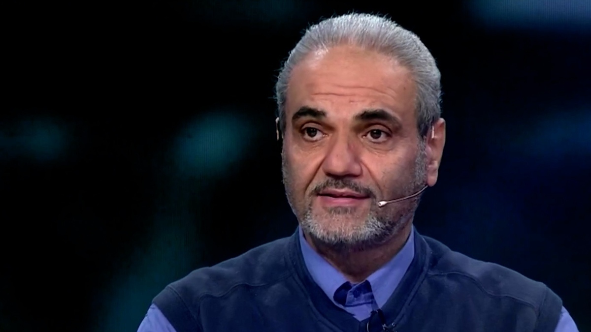 جواد خیابانی مجری محبوب تلویزیون در برنامه «مهلا» حضور پیدا کرد و در این برنامه با مداح معروف تهرانی، محمد حسین پویانفر به گفت‌وگو نشست. در جریان این گفت‌وگو زبان به انتقاداتی گشود که تاکنون کمتر از او شنیده بودیم.