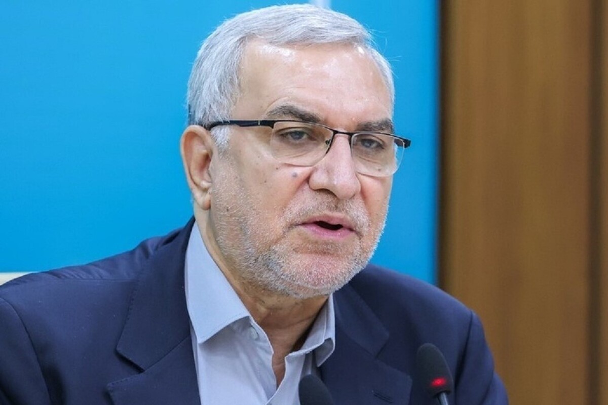 وزیر بهداشت از اضافه شدن دو دهک دیگر به جمعیت بیمه رایگان کشور خبر داد و گفت: علاوه بر سه دهک اول جامعه که پارسال بیمه رایگان شدند، از امروز دو دهک دیگر نیز به این جمعیت اضافه می‌شود.
