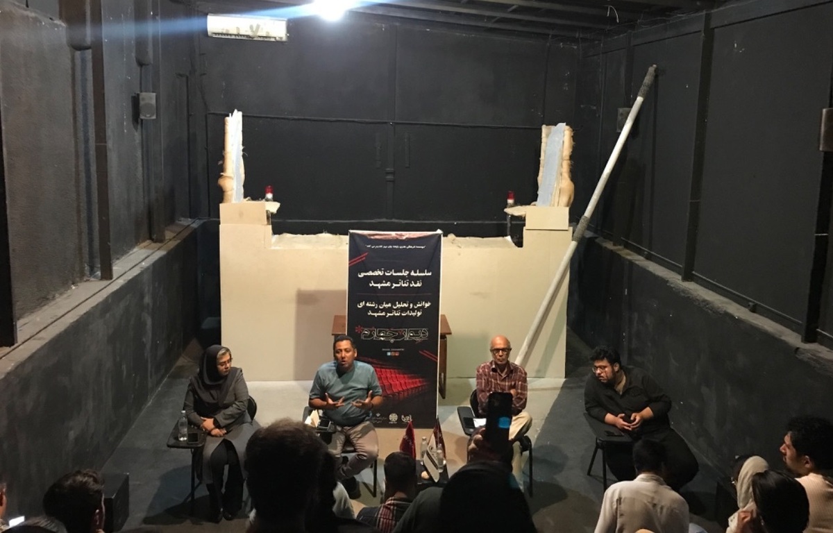 دهمین نشست از سلسله جلسات تخصصی تئاتر با عنوان «دیوار چهارم» که به نقد و بررسی نمایش «دماوند» اثر امیرنجاتی اختصاص داشت، عصر امروز ۳ تیر، در پردیس تئاتر مستقل مشهد برگزار شد.