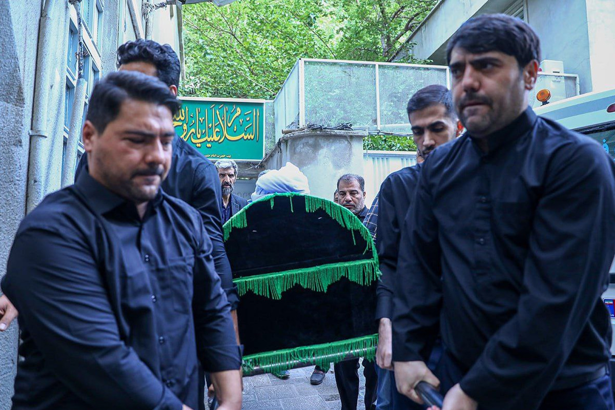 مراسم تشییع پیکر حجت‌الاسلام شیخ حسن صانعی(ره)، عضو فقید مجمع تشخیص مصلحت نظام امروز در حسینیه جماران برگزار شد.