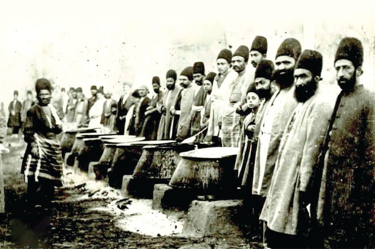 نگاهی به پیشینه اطعام عزاداران در مجالس مذهبی و تاریخ پدید آمدن انواع غذای نذری به‌ویژه شله در مشهد.