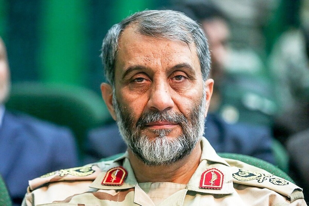 جانشین فرمانده فراجا گفت: امروز پلیس استوارتر از گذشته به وظیفه خود عمل می‌کند و همه استکبار جهانی از شیطان بزرگ گرفته تا مزدوران داخلی، قاچاقچیان موادمخدر و هنجارشکنان عفاف و حجاب بدانند در مقابل آنان خواهیم ایستاد.