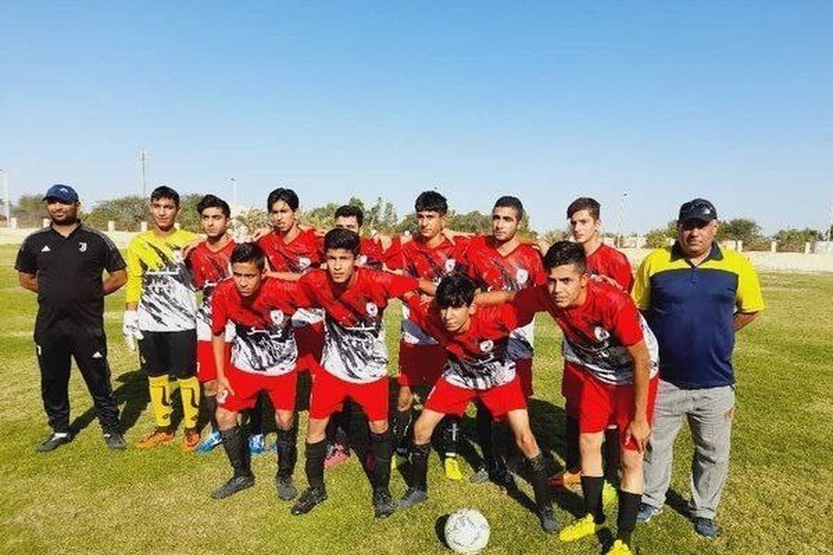 افتتاحیه مسابقات باشگاهی آبادان بین تیم های کیانوش و پدیده با یک حادثه تلخ همراه بود.