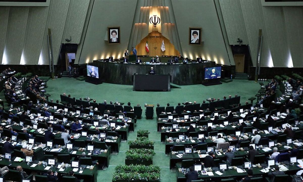 یک عضو هیات رییسه مجلس شورای اسلامی از تصویب مجدد مصوبه تناسبی شدن انتخابات مجلس در تهران در جلسه امروز کمیسیون شورا‌ها خبر داد.