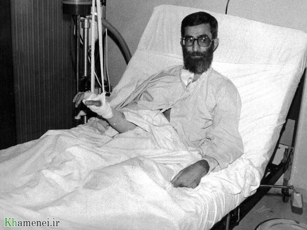 تنها یک هفته پس از اعلام جنگ مسلحانه سازمان مجاهدین خلق علیه جمهوری اسلامی و مردم ایران، حادثه‌ای برای امام جمعه تهران رخ داد که اگرچه کار منافقین نبود، اما تاثیری شگرف بر آتیه انقلاب نوپای اسلامی ایران گذاشت.