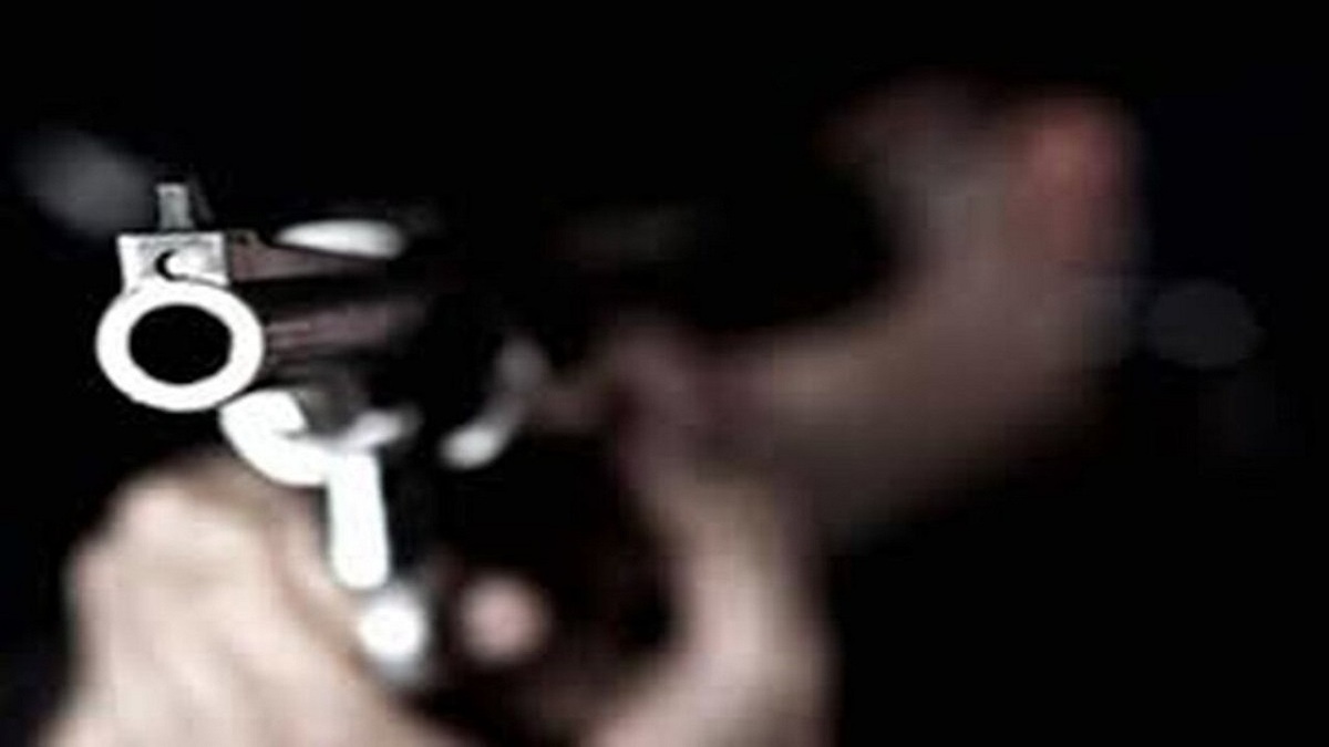 فرماندار سراوان گفت: عضو شورای شهر و شورای حل اختلاف سراوان مورد سوء قصد مسلحانه قرار گرفت.