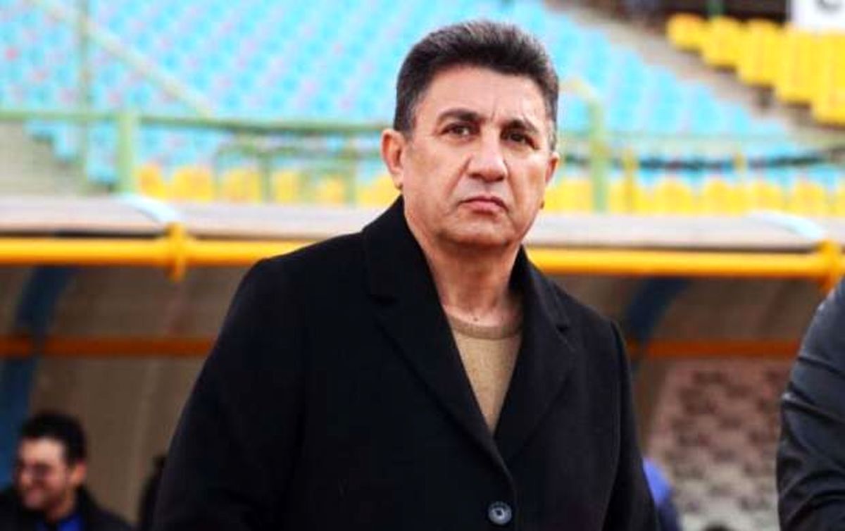 سرمربی تیم ملی فوتبال کشورمان حمایتی از دستیارانش نکرده است.