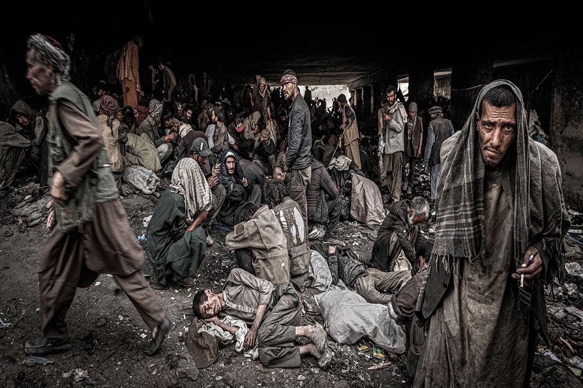 برنامه توسعه‌ سازمان ملل متحد (UNDP) با نشر گزارشی گفته که افغانستان حدود ۳.۵ میلیون مصرف کننده مواد مخدر را در خود جا داده که این رقم نزدیک به ۱۰ درصد کل جمعیت کشور را تشکیل می‌دهد.