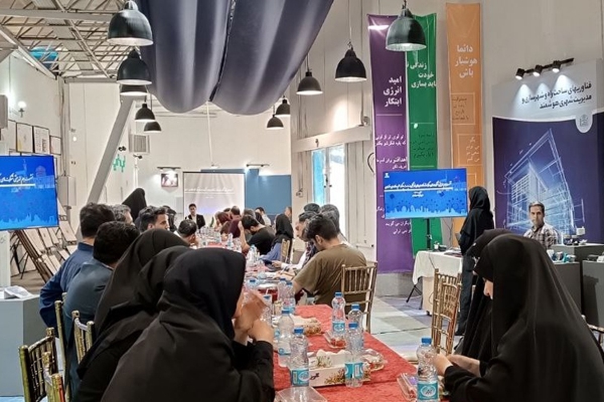 مسعود میرزائی گفت: در مرحله رشد واحدهای فناور فرهنگی، افزون بر وام ثابت ۱۰ میلیون تومانی، مقرر شده تا دو فقره تسهیلات جدید به ارزش ۶۰ و ۳۵۰ میلیون تومان به هر شرکت اعطا شود که می‌تواند تا حد زیادی در مسیر رشد آن‌ها موثر باشد.