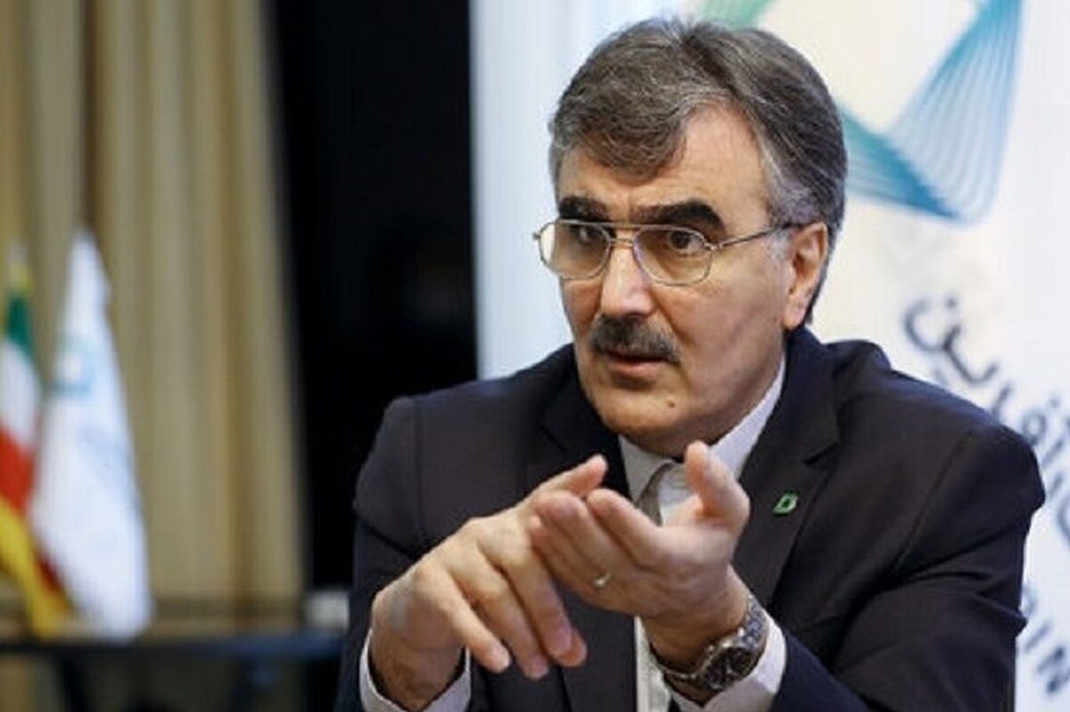 رئیس کل بانک مرکزی گفت: آئین‌نامه پرداخت تسهیلات به کارمندان، هم برای بانک‌های دولتی و هم بانک‌های خصوصی توسط بانک مرکزی طراحی و ابلاغ شد.