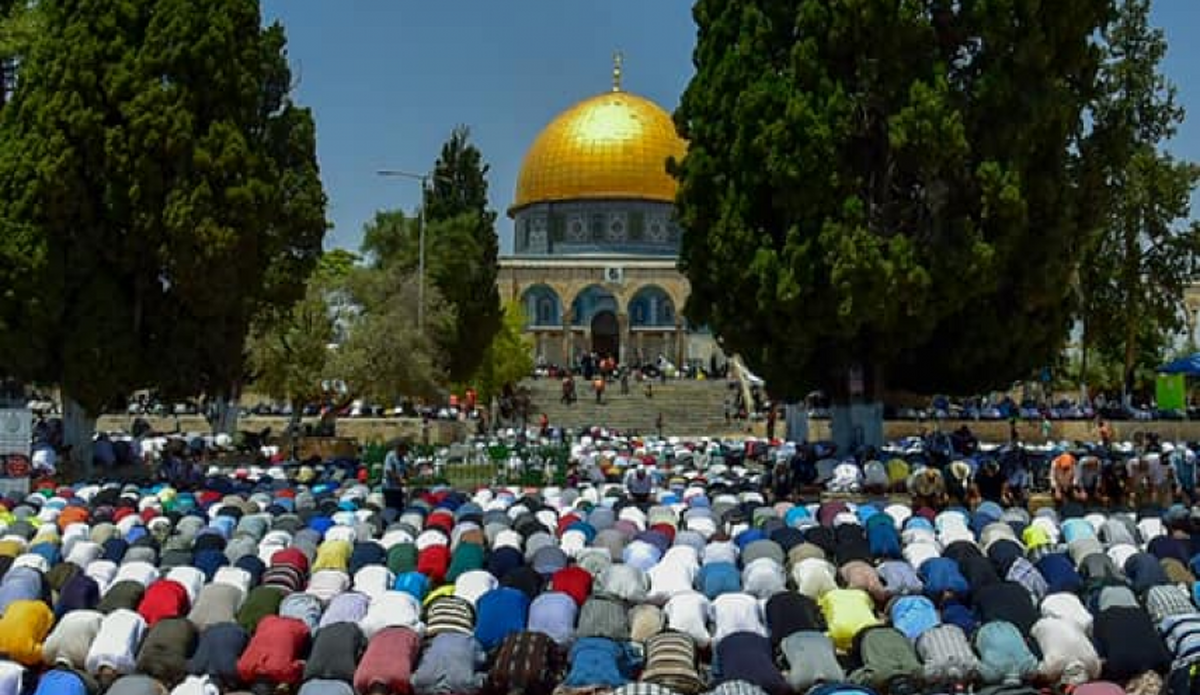 ۱۰۰ هزار نمازگزار فلسطینی امروز در مسجدالاقصی نماز عید قربان را اقامه کردند.