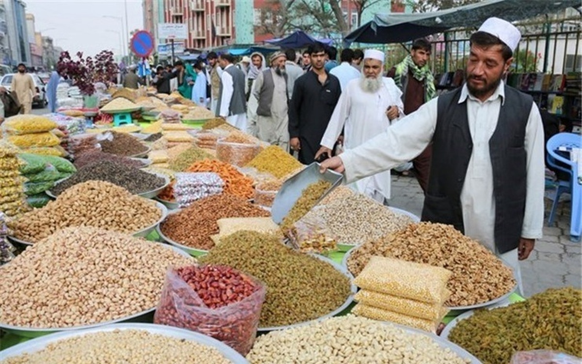 عید قربان برای مردم افغانستان اهمیت زیادی دارد، این کشور به مناسبت عید قربان چهار روز تعطیل است و افغانستانی‌ها آداب و رسوم زیادی برای این عید دارند.