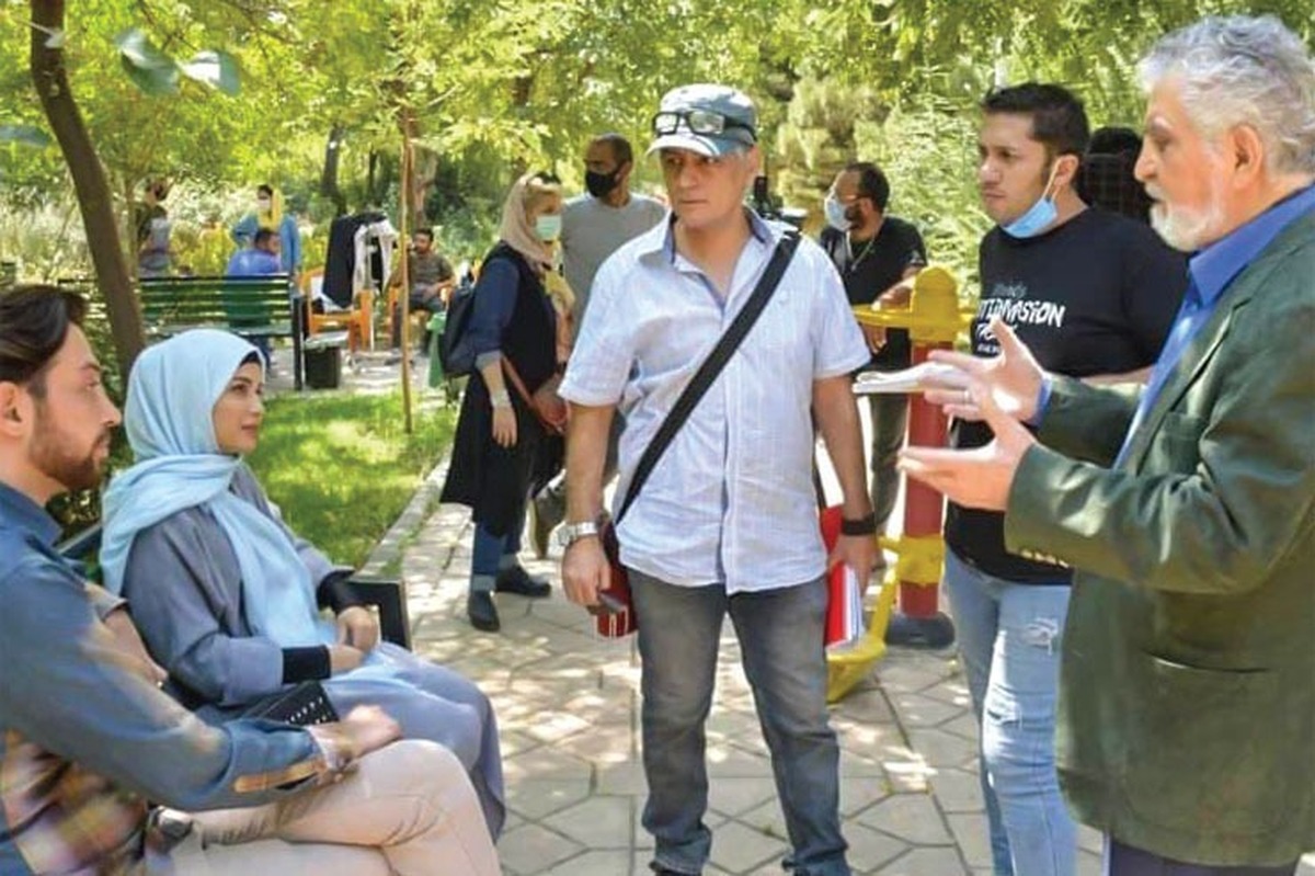 مهدی احمدی هنرمند مشهدی و سینماگر شناخته شده سینمای ایران است که در بیش از نیم قرن سابقه هنری اش، عرصه‌های مختلفی را در سینما تجربه کرده و اکنون «ارثیه فامیلی» تازه‌ترین تجربه تهیه کنندگی اش روی پرده سینماهاست.
