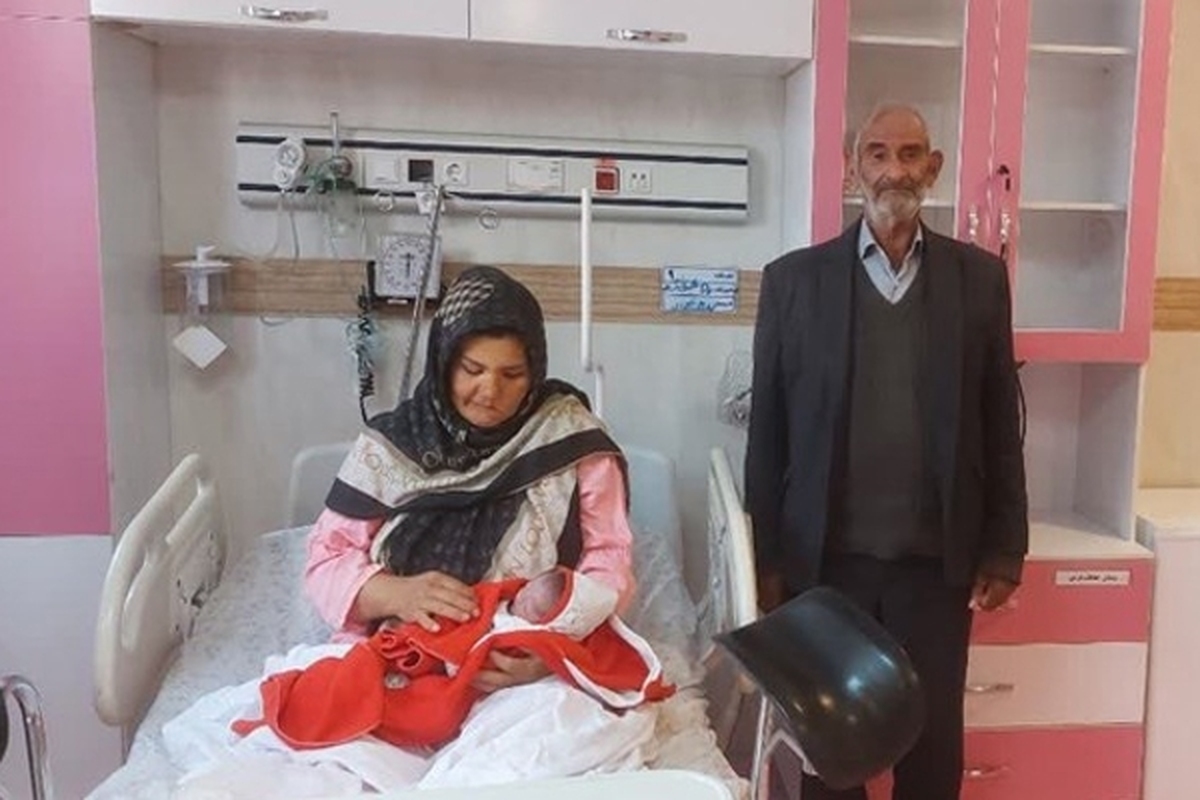 رئیس دانشکده علوم پزشکی مراغۀ آذربایجان شرقی: دیروز یک خانم ۴۵ ساله صاحب فرزند شد. پدر این کودک ۷۸ساله است و ۱۳ فرزندِ دیگر دارد که بزرگترین آن‌ها ۵۰ سال دارد. خانم اول این فرد فوت کرده است.