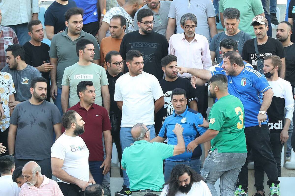 اولین تمرین تیم فوتبال استقلال امروز برگزار شد که حضور یکی از گنده لات‌های تهران حسابی این تمرین را به حاشیه کشید.