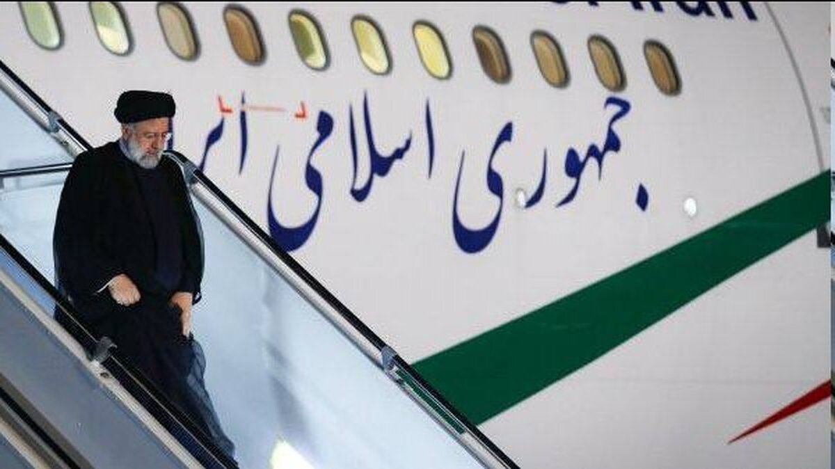 رئیس جمهور که به منظور افتتاح چند پروژه آب و برق به استان کرمان سفر کرده، دقایقی قبل وارد فرودگاه بم شد.
