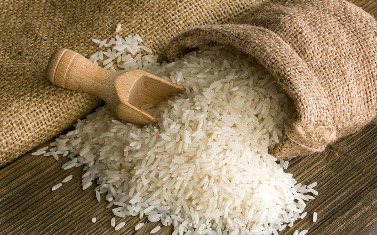 دبیر کمیسیون تامین کنندگان و واردکنندگان برنج گفت: با توجه به میزان واردات برنج، احتمال کمبود عرضه و گرانی برنج خارجی و نوسانات بازار برنج ایرانی دور از انتظار نیست.