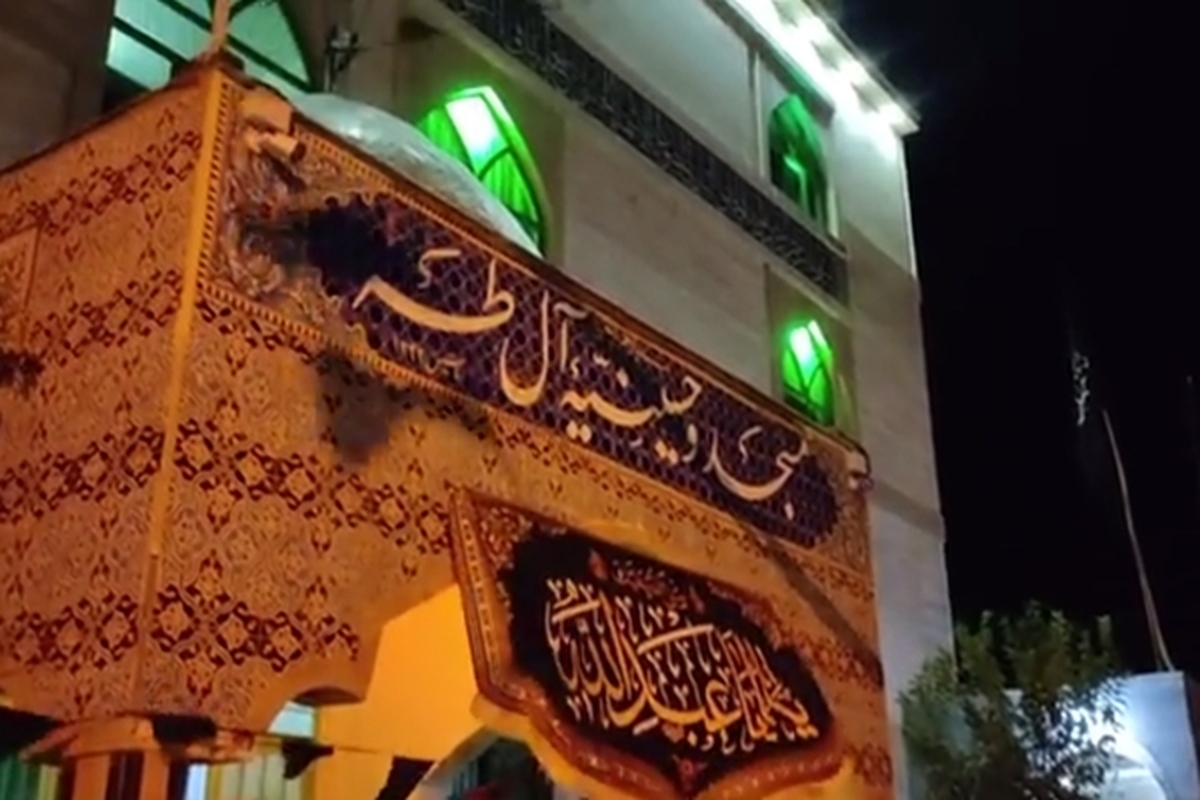 جوانان و نوجوانان حسینی در کنار پیرغلامان حسینیه و مسجد آل طه دهه اول ماه محرم را با برگزاری مراسم مختلف سوگواری می‌کنند.