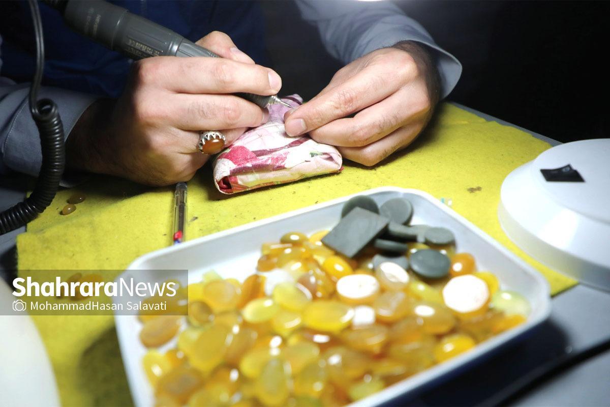 تجارت سنگ‌های قیمتی و نیمه قیمتی، یکی از پرسودترین تجارت‌های دنیاست و ایران با وجود پیشینه تاریخی و توانمندی طبیعی و وجود نیروی متخصص در این زمینه، هنوز نتوانسته است آن گونه که انتظار می‌رود سهم خود را در بازار‌های جهانی افزایش دهد.