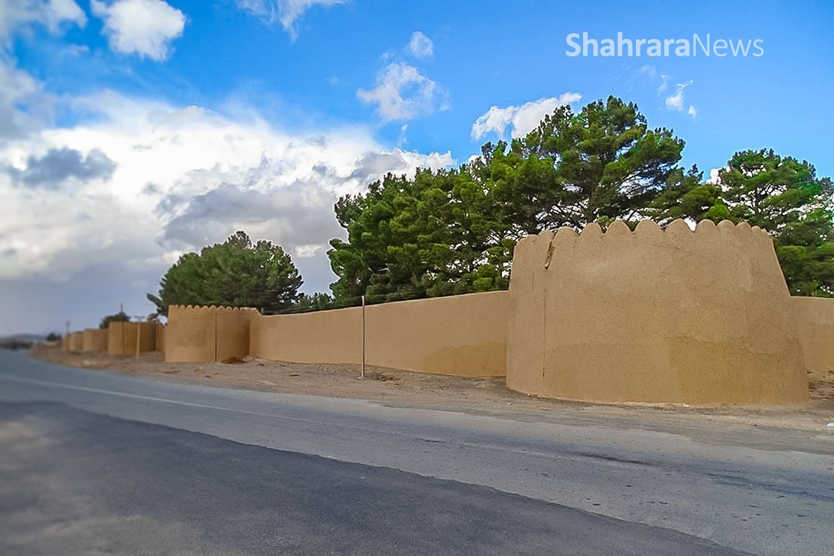 انسان در طول تاریخ زندگی‌اش برای اینکه از حملات در امان باشد به ساخت بناهای مستحکم و دژ و قلعه روی آورده است.
