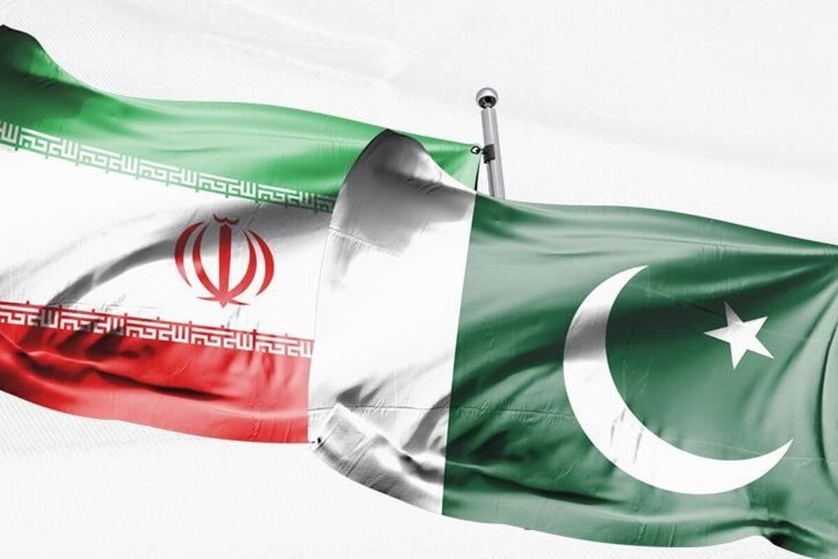 سخنگوی کمیسیون توسعه تجارت خانه صمت گفت: در سال ۱۴۰۱ بیش از چهار میلیون و ۲۸۵ هزار تن کالای غیر نفتی به ارزش دو میلیارد و ۳۳۰ میلیون دلار بین ایران و پاکستان تبادل شد که این میزان نسبت به سال قبل با رشد ۳۰ درصدی در وزن و ۴۸ درصدی در ارزش همراه بوده است.