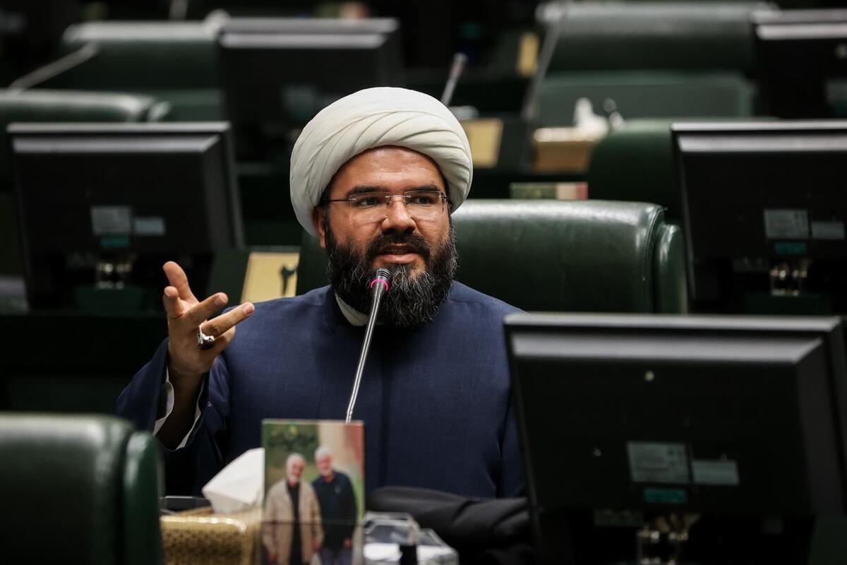 یک عضو کمیسیون فرهنگی مجلس شورای اسلامی گفت: مشکل اقتصاد کشور، قیمت‌گذاری دستوری است. می‌خواهید به مصرف‌کننده خدمت کنید غافل از اینکه موضوع اشتغال در تولید را از بین می‌برید.
