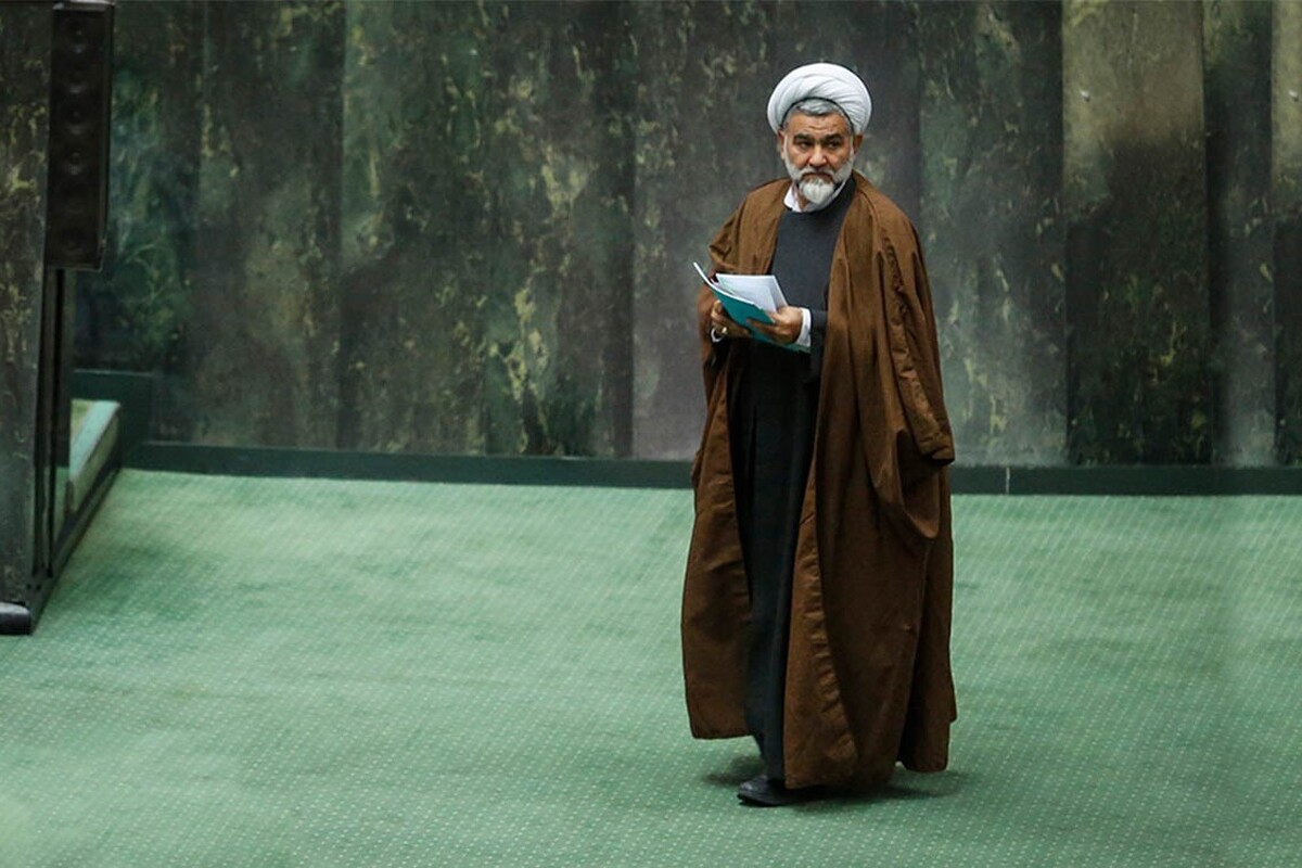 یک عضو کمیسیون قضایی و حقوقی مجلس شورای اسلامی گفت: بحث حجاب موضوع خاصی است، اما نباید ما را از بحث اصلی که اقتصاد است باز دارد. دولت وظیفه دارد همه مراکز پولی و بانکی را کنترل کند مرکز پولشویی باید دقت شایسته و بایسته داشته باشد.