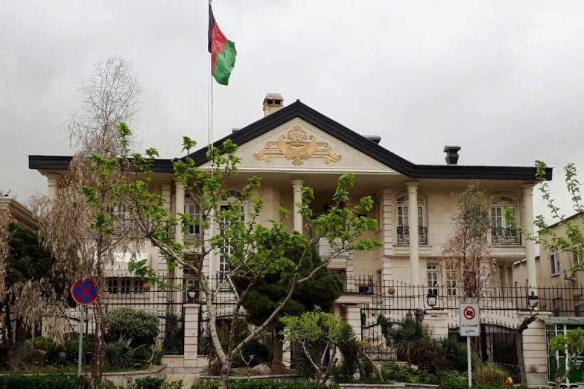 سرپرست سفارت طالبان در تهران در دیدار با مقامات وزارت خارجه کشورمان از آغاز صدور پاسپورت برای مهاجران افغان ساکن ایران خبرداد.