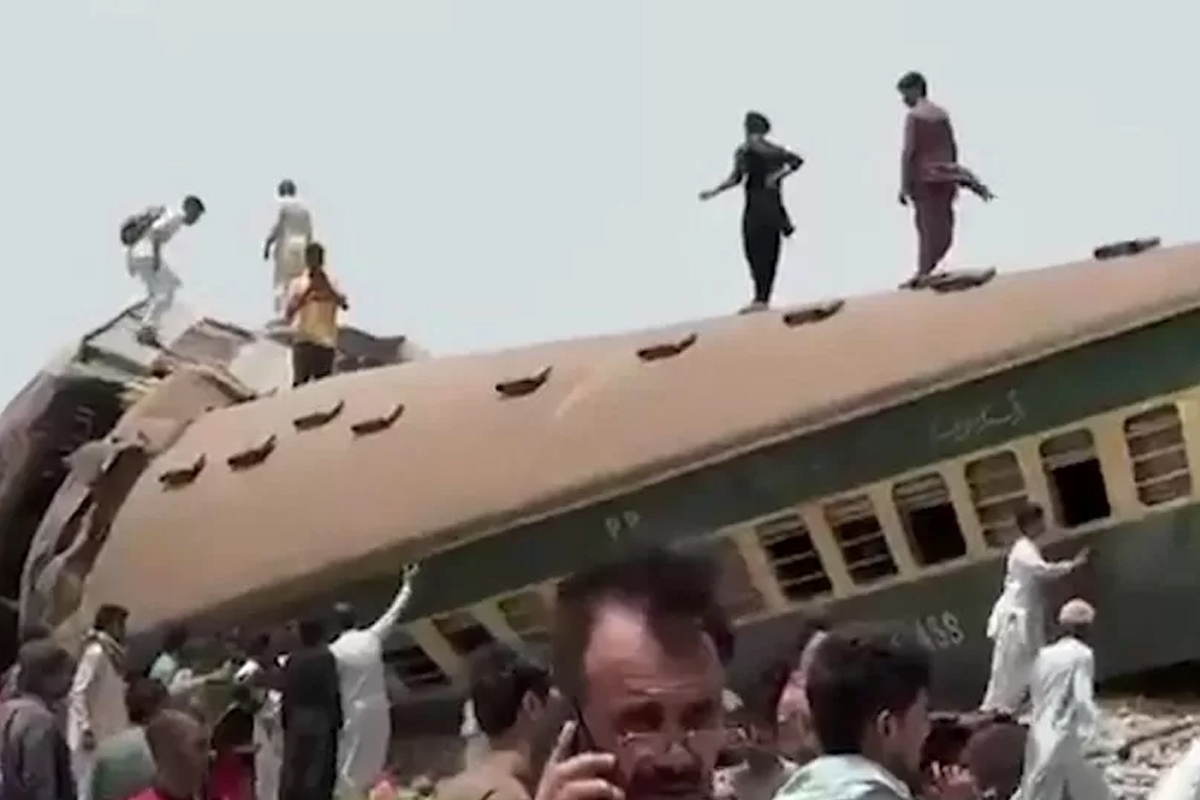 بر اثر خروج قطار از ریل در پاکستان دست کم ۱۹ نفر کشته و بیش از ۵۰ نفر زخمی شدند.