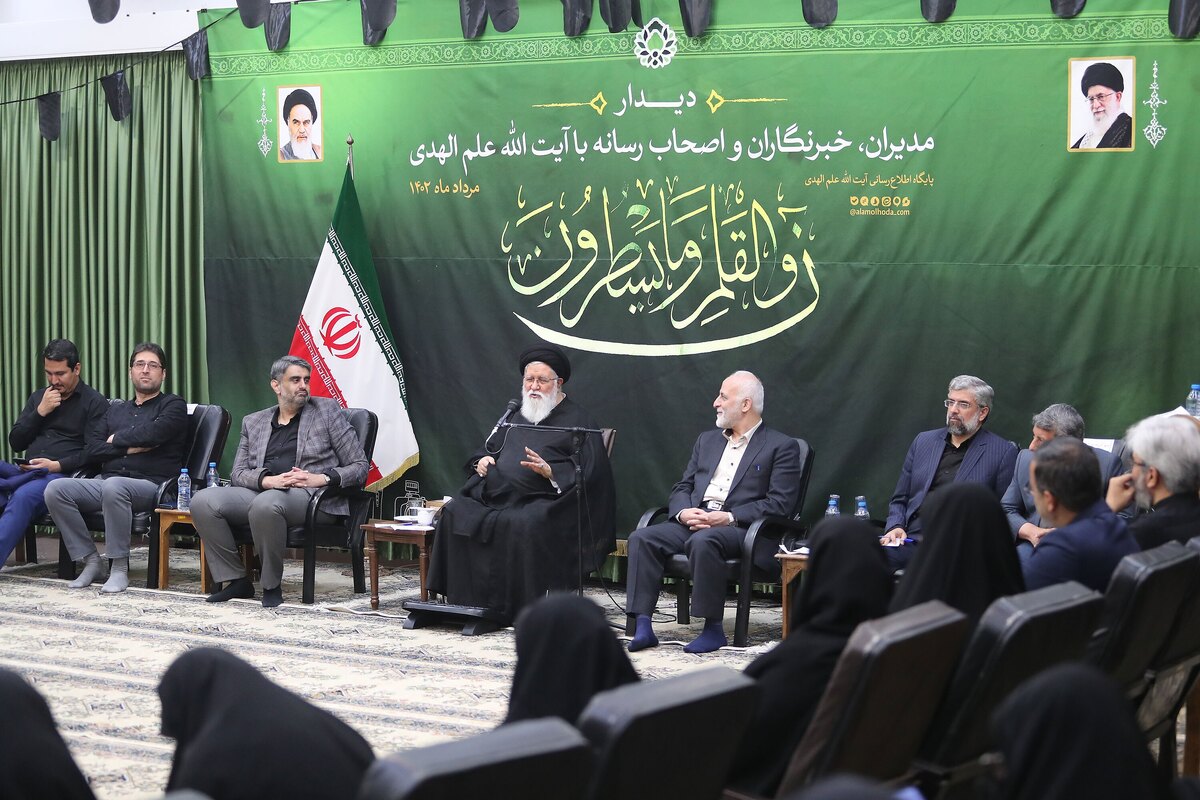 نماینده، ولی فقیه در استان خراسان رضوی گفت: همیشه حجم سنگینی از تخریب‌ها علیه بنده در رسانه‌های مختلف وجود داشته، اما هرگز از هیچ رسانه‌ای شکایت نکرده‌ام. دلیلش هم این است که این دادخواهی‌ها را مخالف با جریان آزاد رسانه می‎دانم.