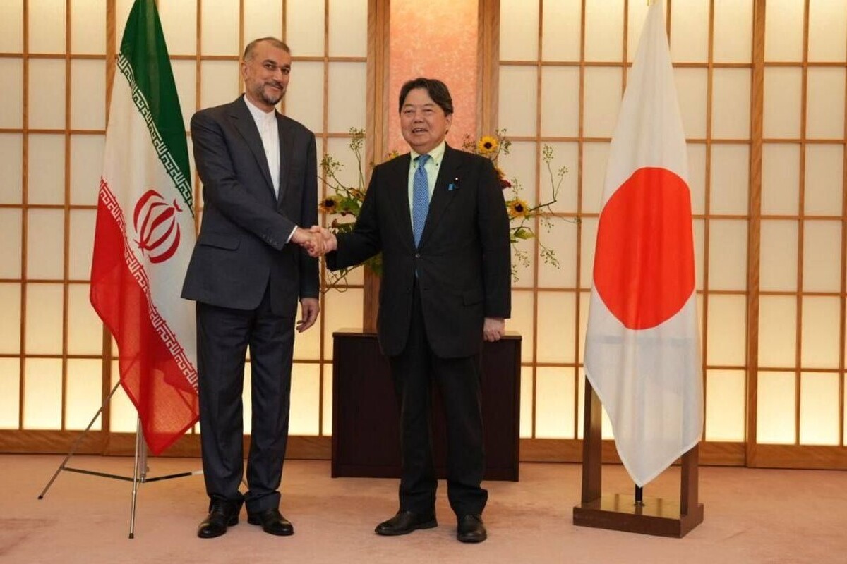 وزیر امور خارجه جمهوری اسلامی ایران که به توکیو سفر کرده است، با همتای ژاپنی خود دیدار و گفت‌وگو کرد.