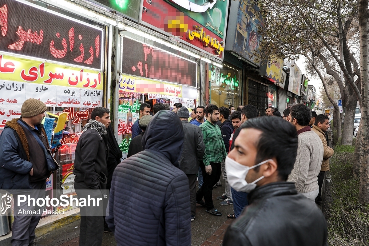 واسطه‌ها حلقه اتصال میان تولید و مصرف‌کننده نهایی هستند. فرض کنید شما تولیدکننده لبنیات هستید و برای فروش محصول خود فقط در یک کلان‌شهر باید با صد‌ها هزار فروشنده جزء رابطه برقرار کنید. دردسر‌های مربوط به سفارش‌گیری، حمل، تحویل، مرجوعی، تسویه‌های مالی و کار‌های دیگر زیاد است، بنابراین معمولا تولیدکنندگان برای تمرکز بر تولید، این‌کار را به واسطه‌ها می‌سپارند.