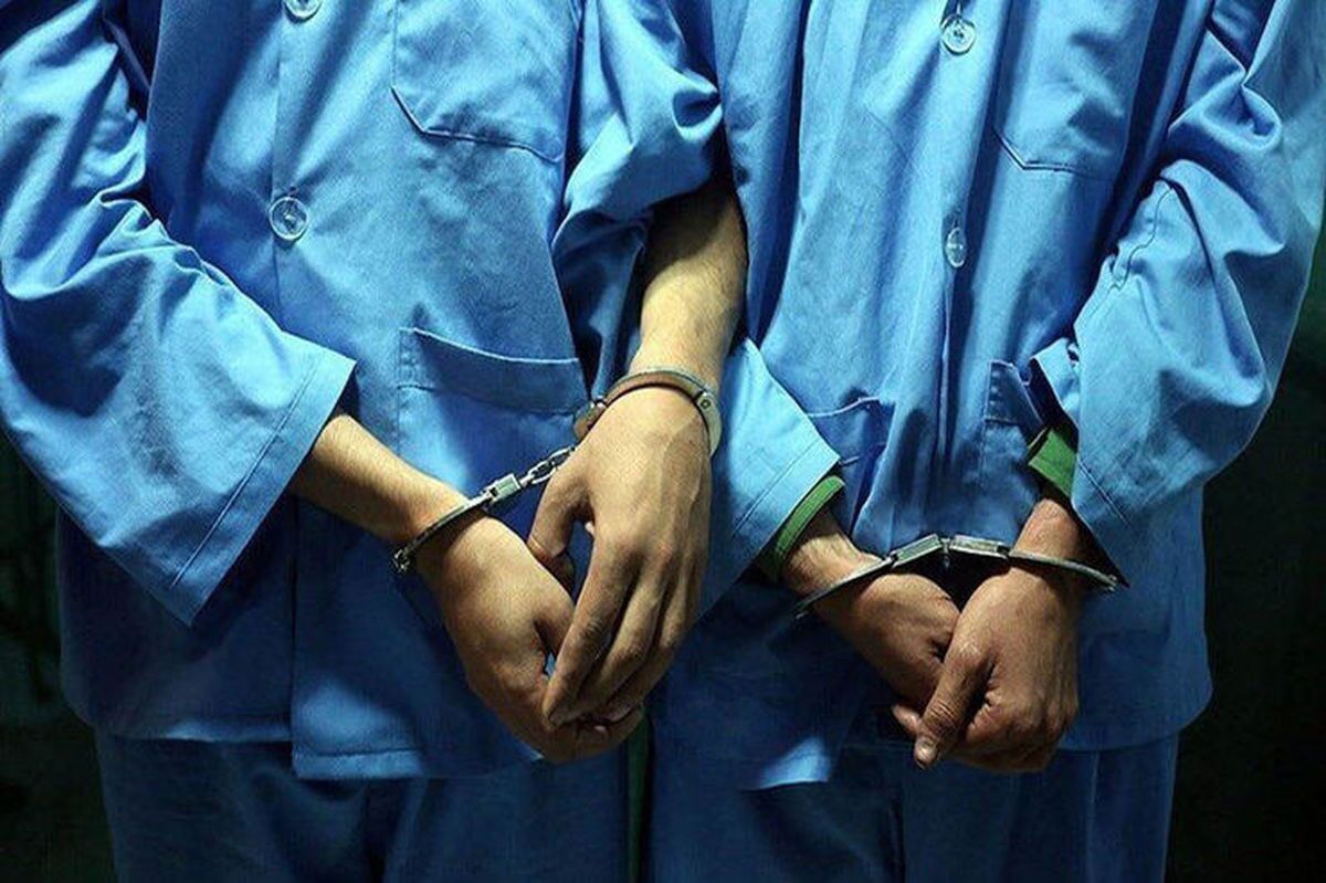 فرمانده انتظامی مشهد گفت: ۲ متهم که در پوشش مامور اقدام به اخاذی از شهروندان می‌کردند، با تلاش ماموران کلانتری «معراج» در مشهد به دام افتادند.