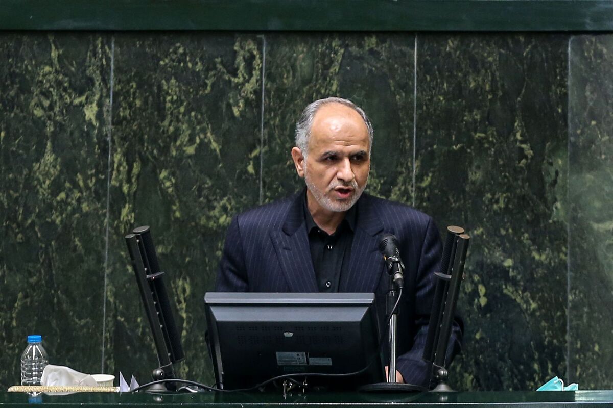 رسیدگی به سؤال نماینده شازند در مجلس شورای اسلامی از وزیر دادگستری در دستورکار نمایندگان در جلسه علنی امروز قرار داشت که نمایندگان از توضیحات وزیر قانع نشدند و به وی کارت زرد دادند.