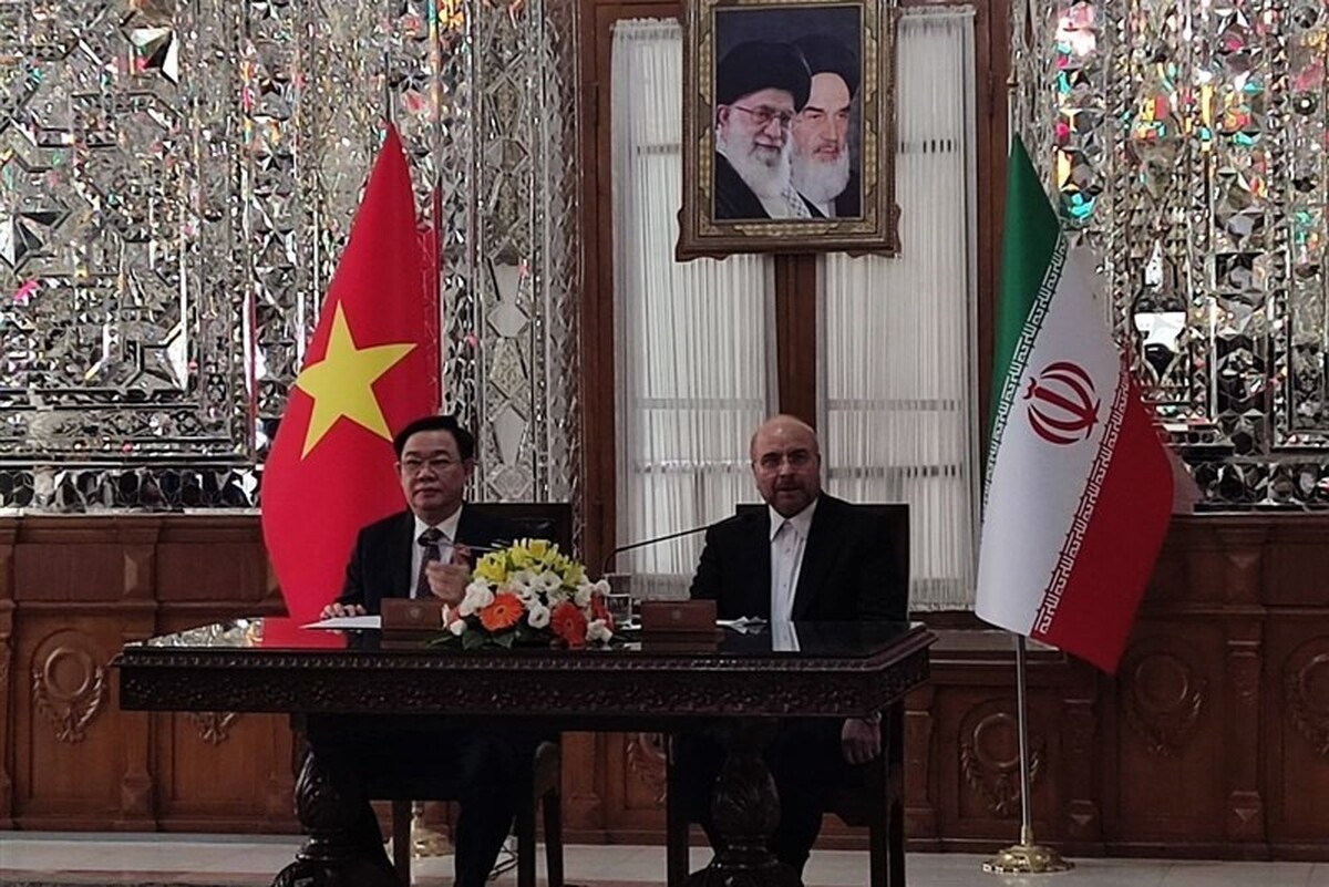 رئیس مجلس شورای اسلامی در نشست دوجانبه هیأت‌های ایران و ویتنام، گفت: معتقدیم این نشست فرصتی را فراهم می‌کند تا دیپلماسی پارلمانی میان دو کشور تبدیل به ابزاری برای تقویت روابط دوجانبه منطقه‌ای و بین‌المللی شده و رویه مثبتی در توسعه روابط تجاری و اقتصادی شکل دهد.