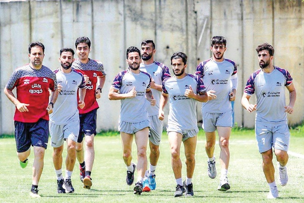سازمان لیگ فعلا به هیچ‌کدام از بازیکنان جدید تراکتور کارت بازی نمی‌دهد.