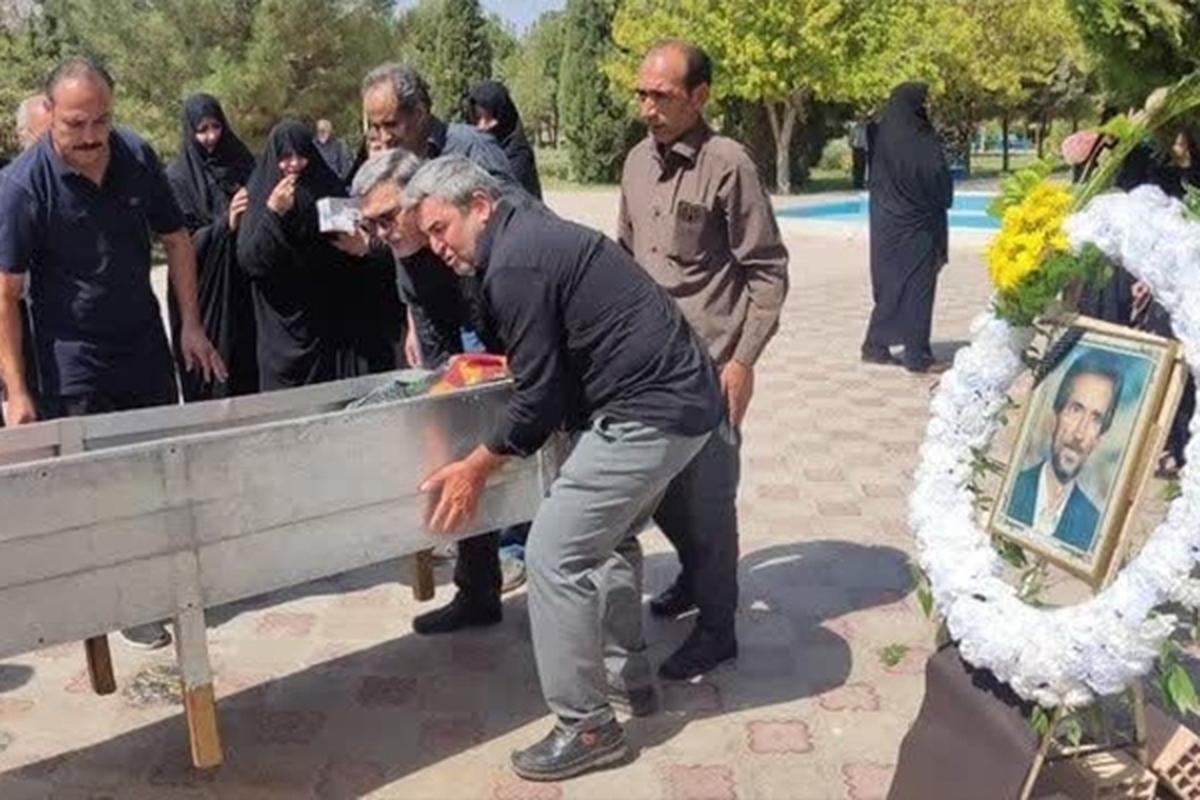 پیکر خبرنگار پیشکسوت کاشمری همزمان با ۱۷ مرداد ماه روز بزرگداشت خبرنگار در کاشمر تشییع شد.