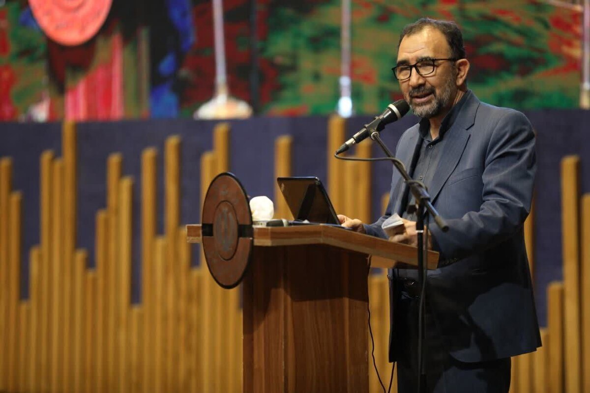 استاندار خراسان رضوی گفت: همه خبرنگاران خراسان رضوی را بلافاصله در اکثر شهرستان‌ها زمین و تسهیلات و پروانه رایگان نیز در اختیارشان قرار دهیم و شروع به ساخت کنید. 