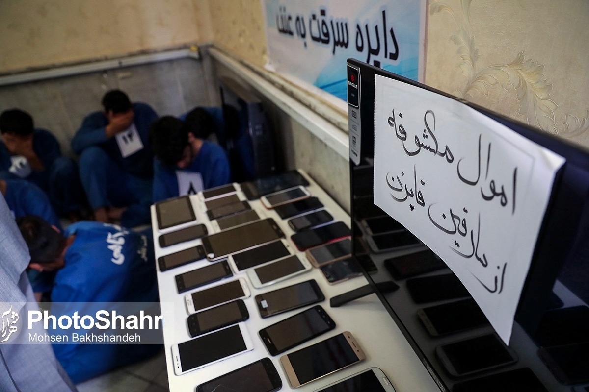 فرمانده مرزبانی خراسان‌ رضوی اظهار کرد: از ابتدای امسال تاکنون ۱۰۴۳‌دستگاه تلفن همراه سرقتی، پیش از خروج از مرز‌ها در کشور کشف شده است.