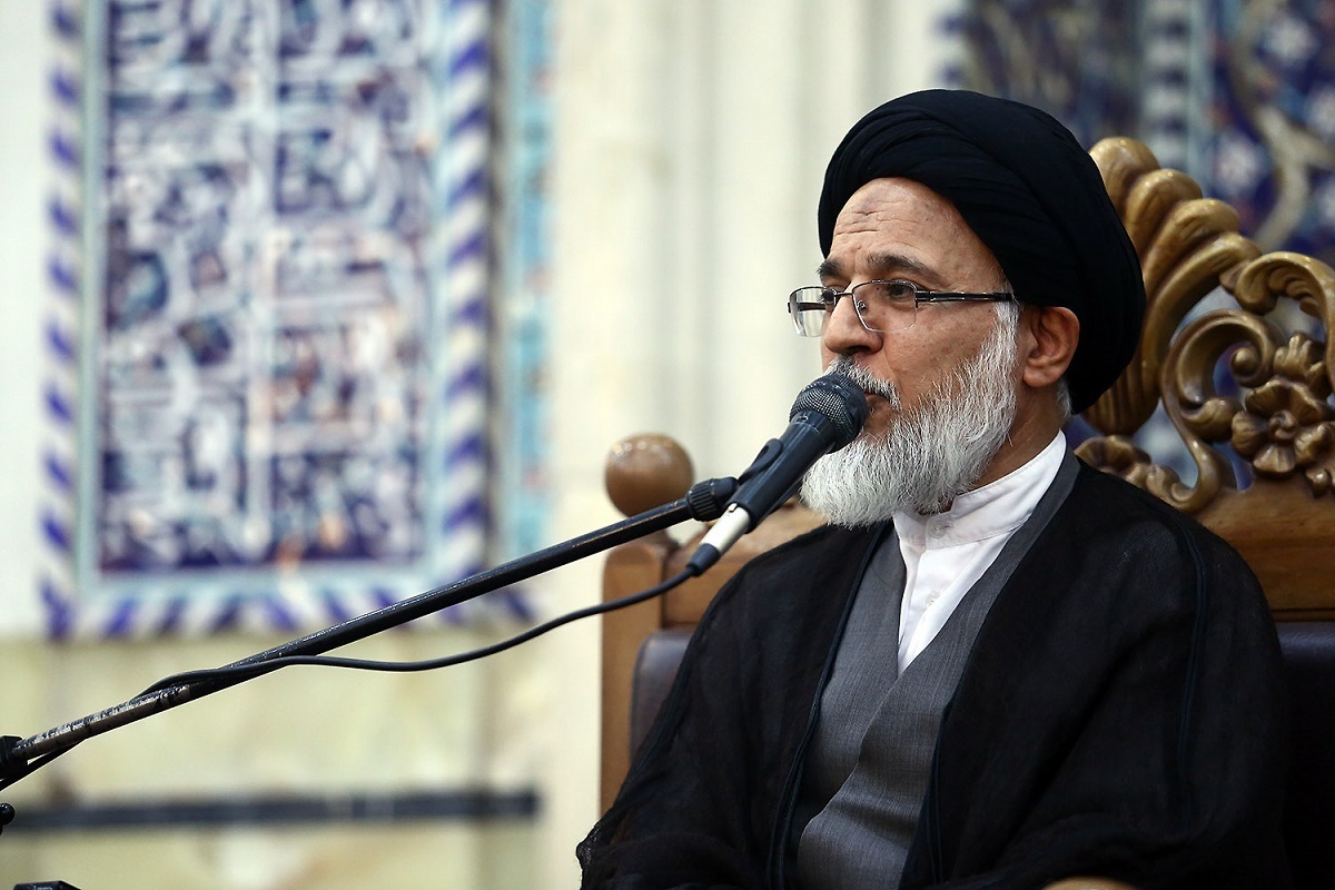 خطیب حرم مطهر رضوی گفت: عاشورا نماد تقابل و رویارویی حق و باطل در همه دوران‌ها است.