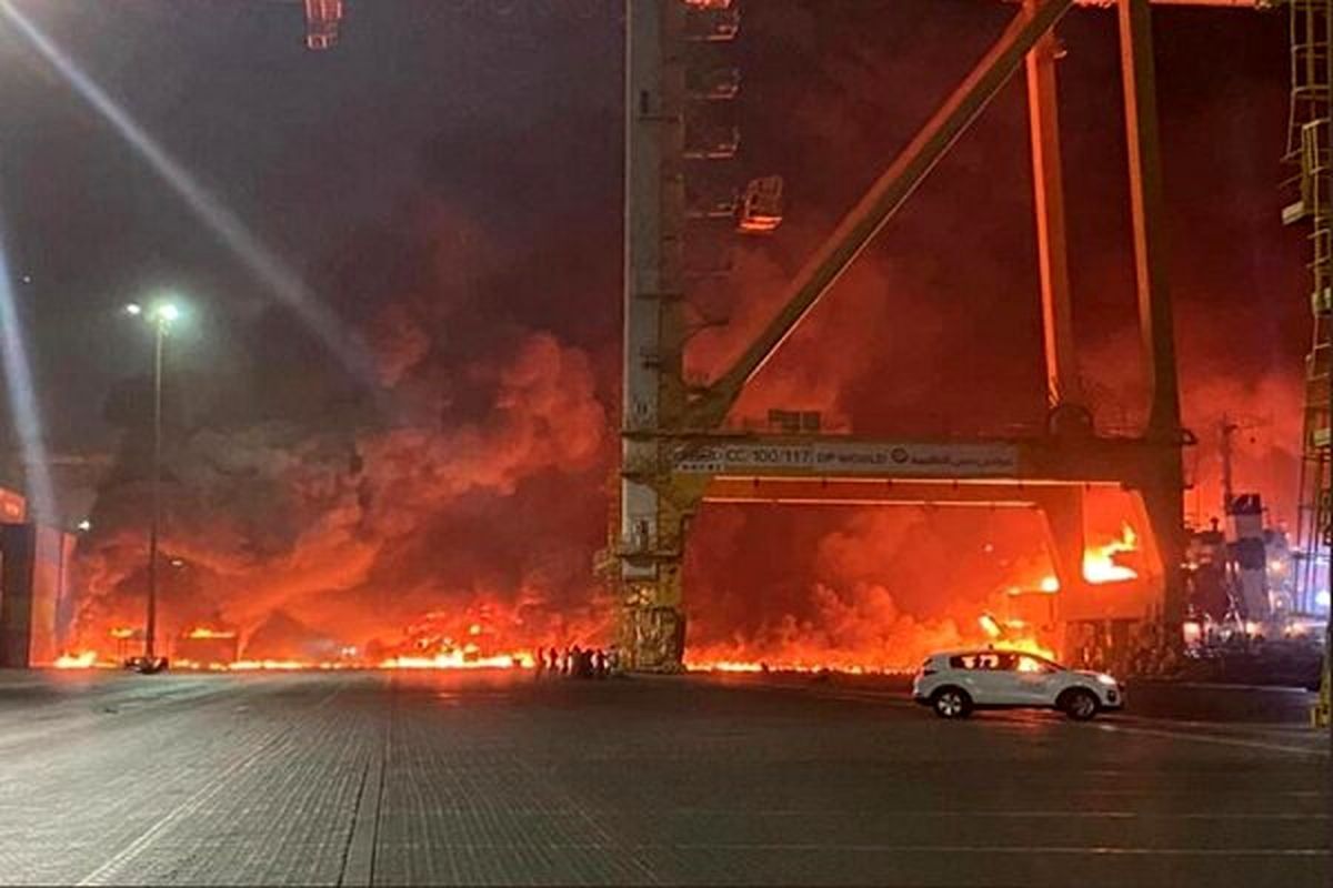 پیش از ظهر امروز انفجار در بخش ذوب مجتمع صنعتی فولاد اسفراین سبب مصدومیت ۸ نفر و خسارت به تجهیزات شد. نشت لحظه ای آب سبب انفجار و حادثه شده است.