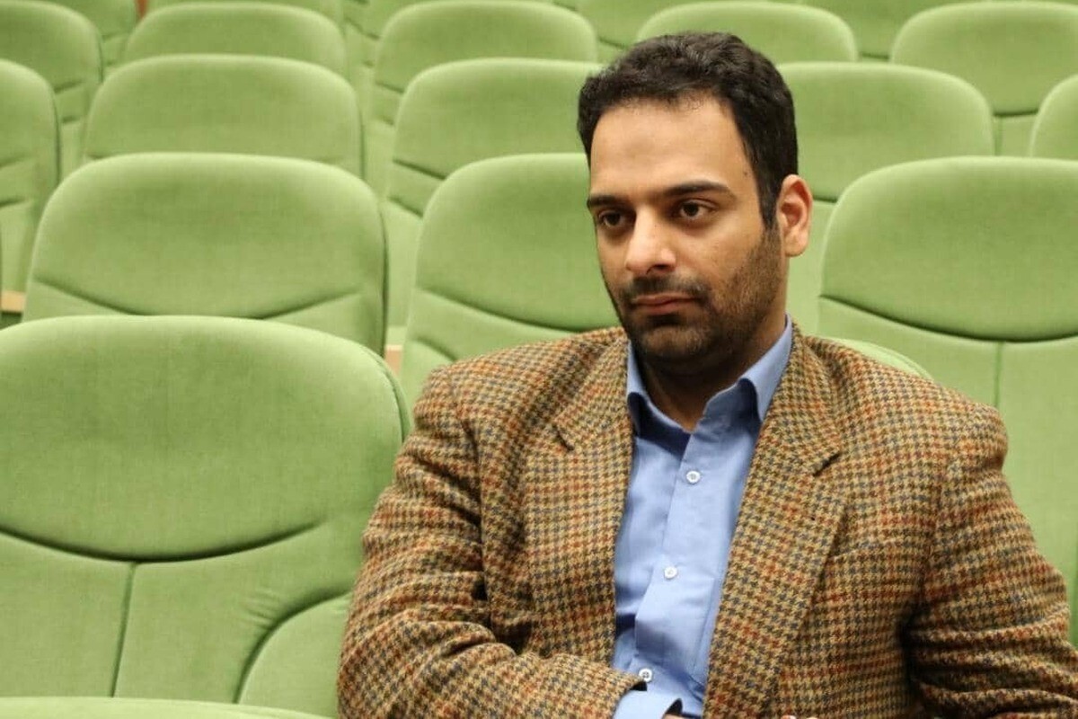 غزل میلاد عرفان‌پور در واکنش به هتک حرمت قرآن | «روی گل محمدی از اشک تر شده‌ست»