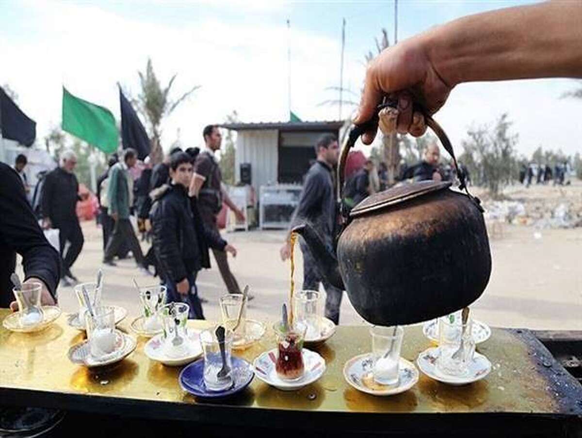 فعال فرهنگی عراقی در همایش مدیران و فعالان فرهنگی موکب‌های اربعین در قم، از آمادگی ۷۰ هزار موکب برای خدمت به زائران اربعین حسینی خبر داد.