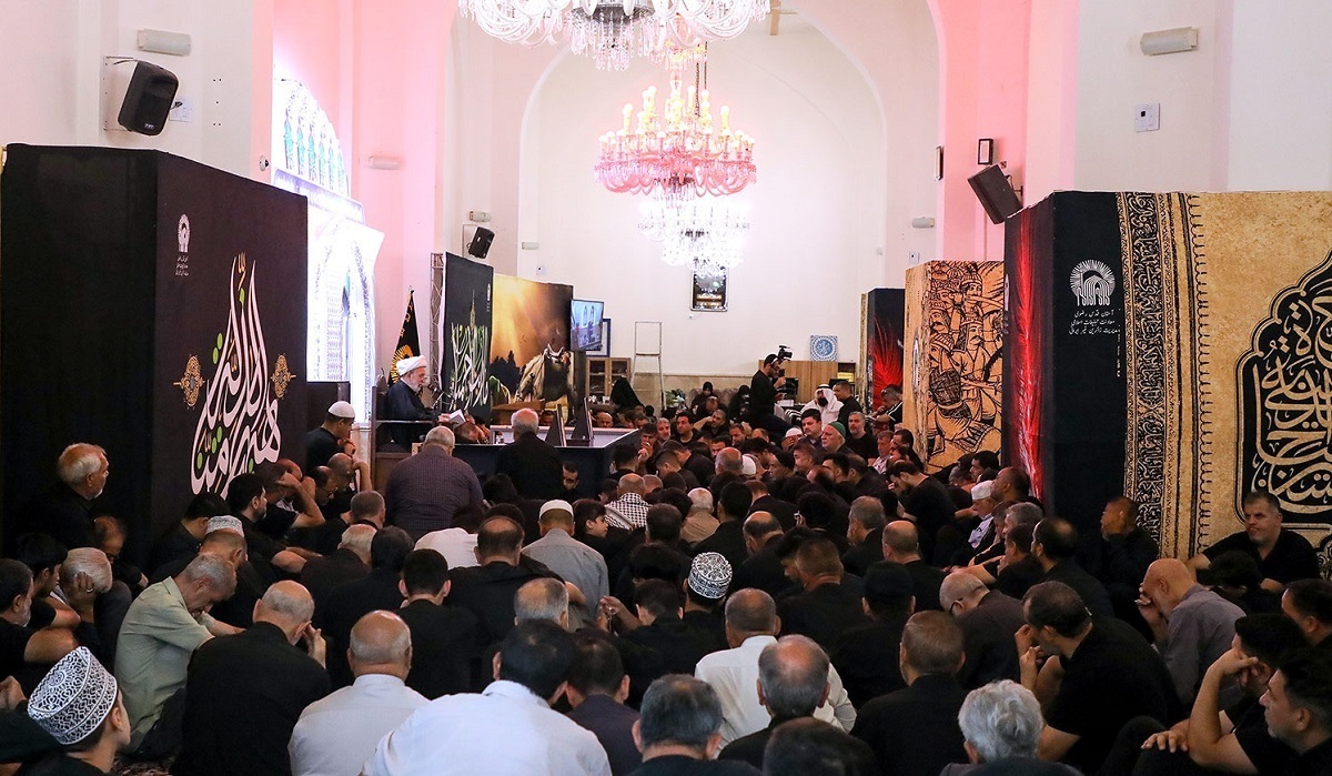 مدیریت زائران غیر ایرانی آستان قدس رضوی همزمان با ایام دهه سوم ماه محرم ویژه برنامه‌هایی را در حرم مطهر رضوی ویژه زائران بارگاه منور رضوی از سراسر دنیا تدارک دیده است.