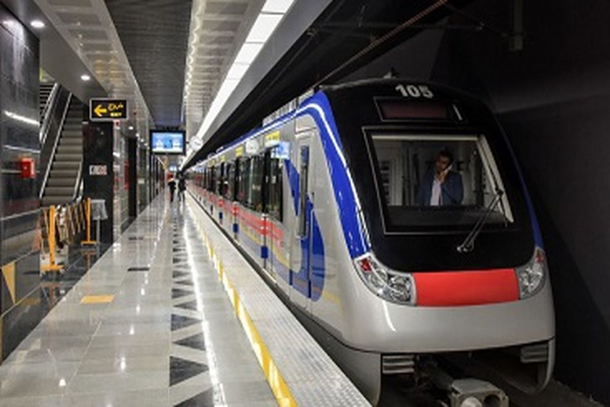 اقدام به‌موقع کارکنان مترو تهران در ایستگاه میدان جهاد، جان یک مسافر را نجات داد.
